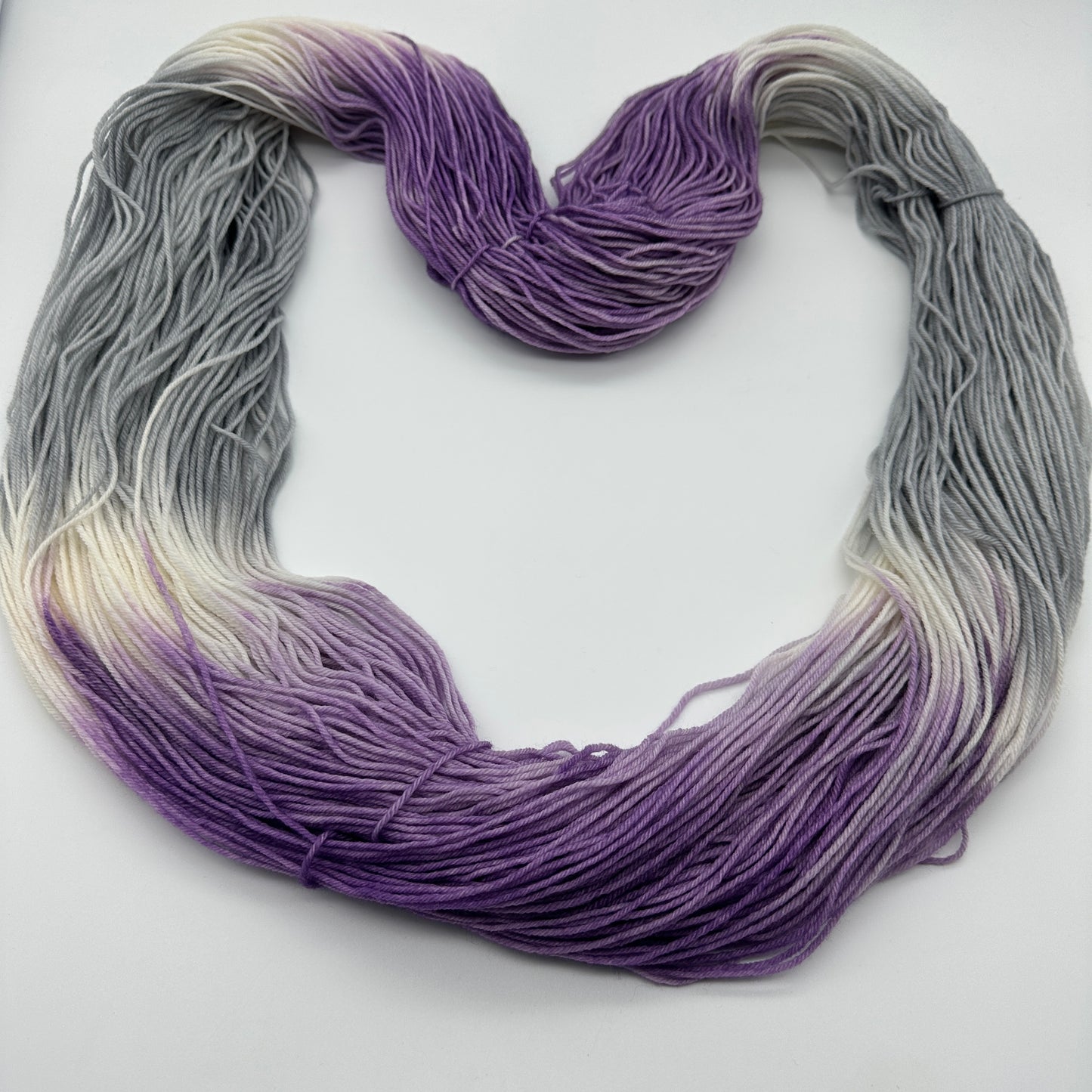 Handgefärbte Sockenwolle, wildernde 4-fach Wolle, 100 g, Nr. 95
