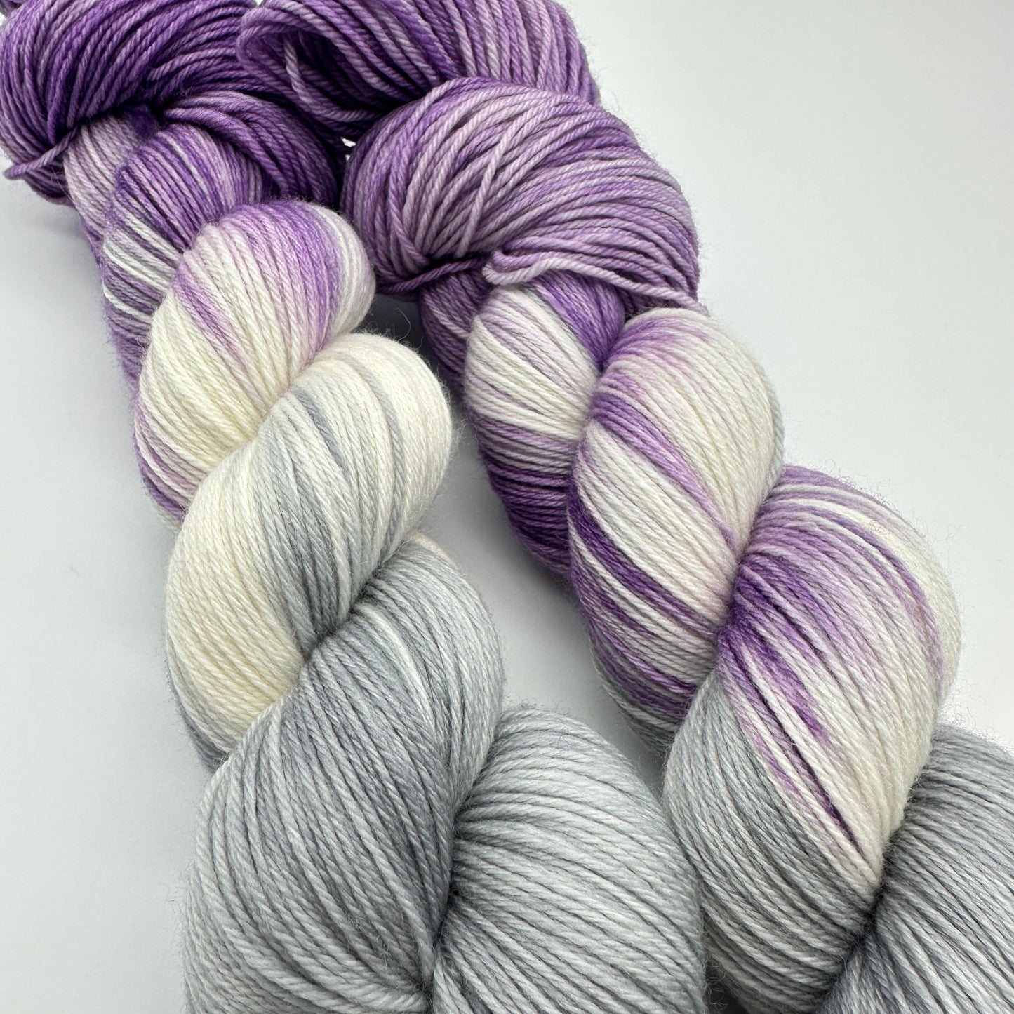 Handgefärbte Sockenwolle, wildernde 4-fach Wolle, 100 g, Nr. 95