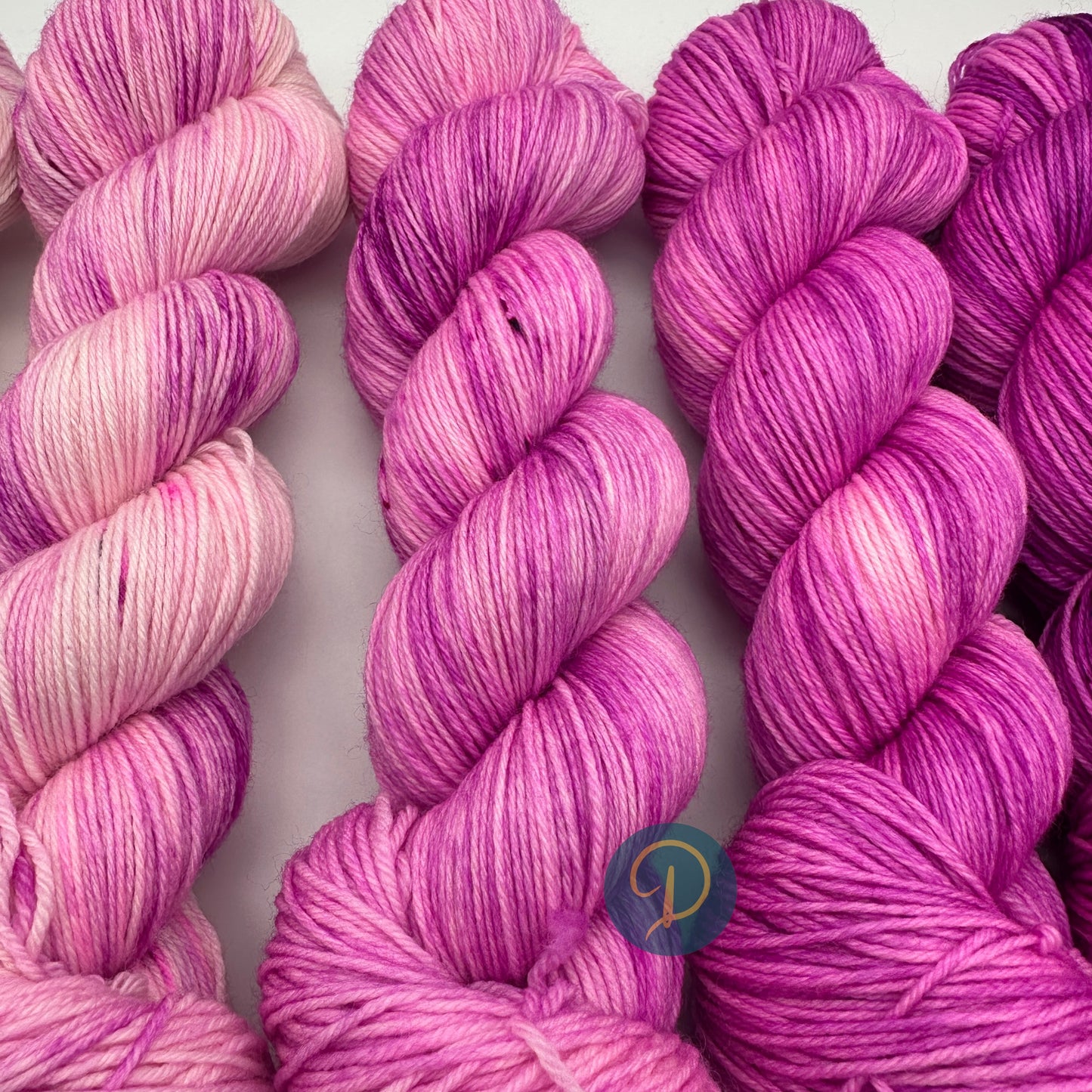 Fade Set, Handgefärbte Wolle, 4-fach, 6 Stränge x 100g - F1