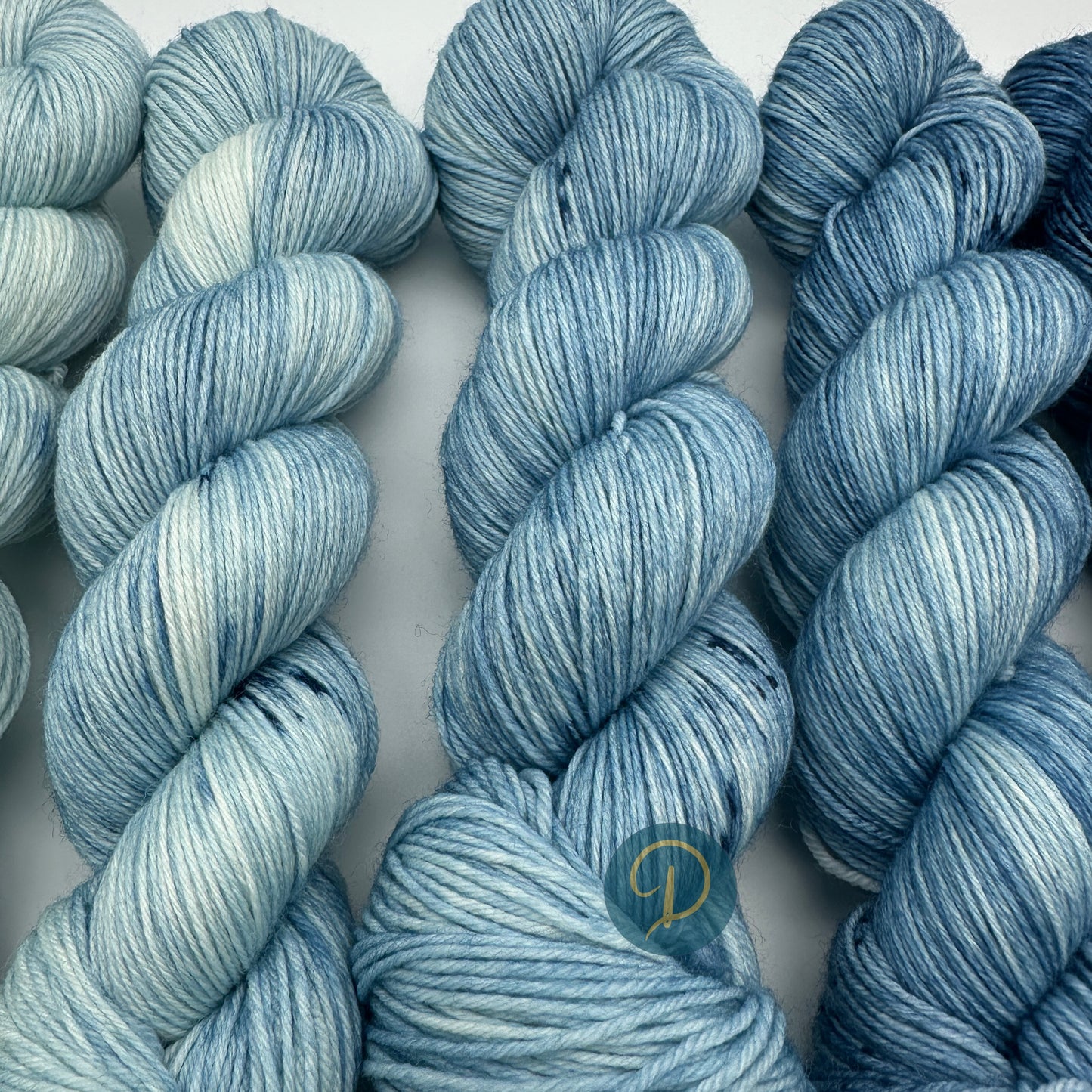 Fade Set 4-fach, handgefärbte Wolle, 6 Stränge x 100g, Nr. F8