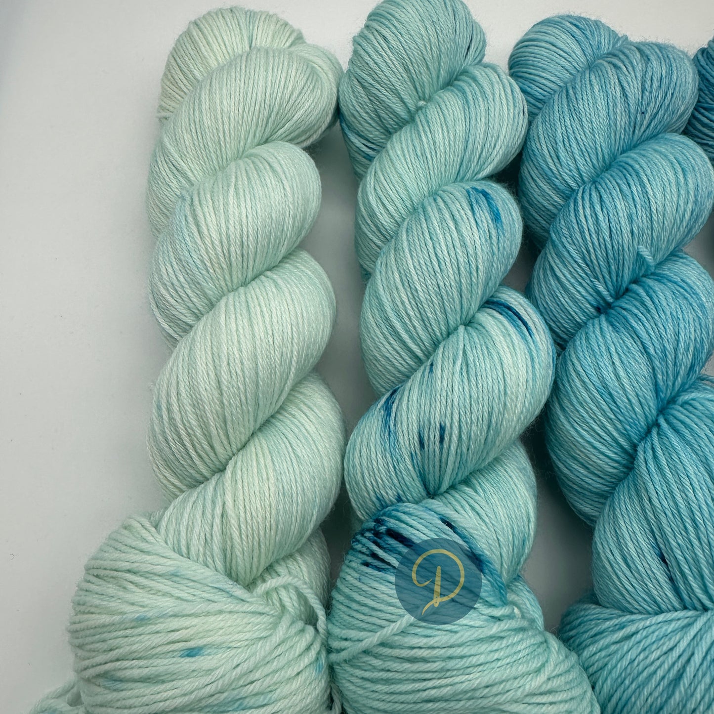 Fade Set, handgefärbte Wolle, 4-fach, 6 Stränge x 100g, Nr. F2