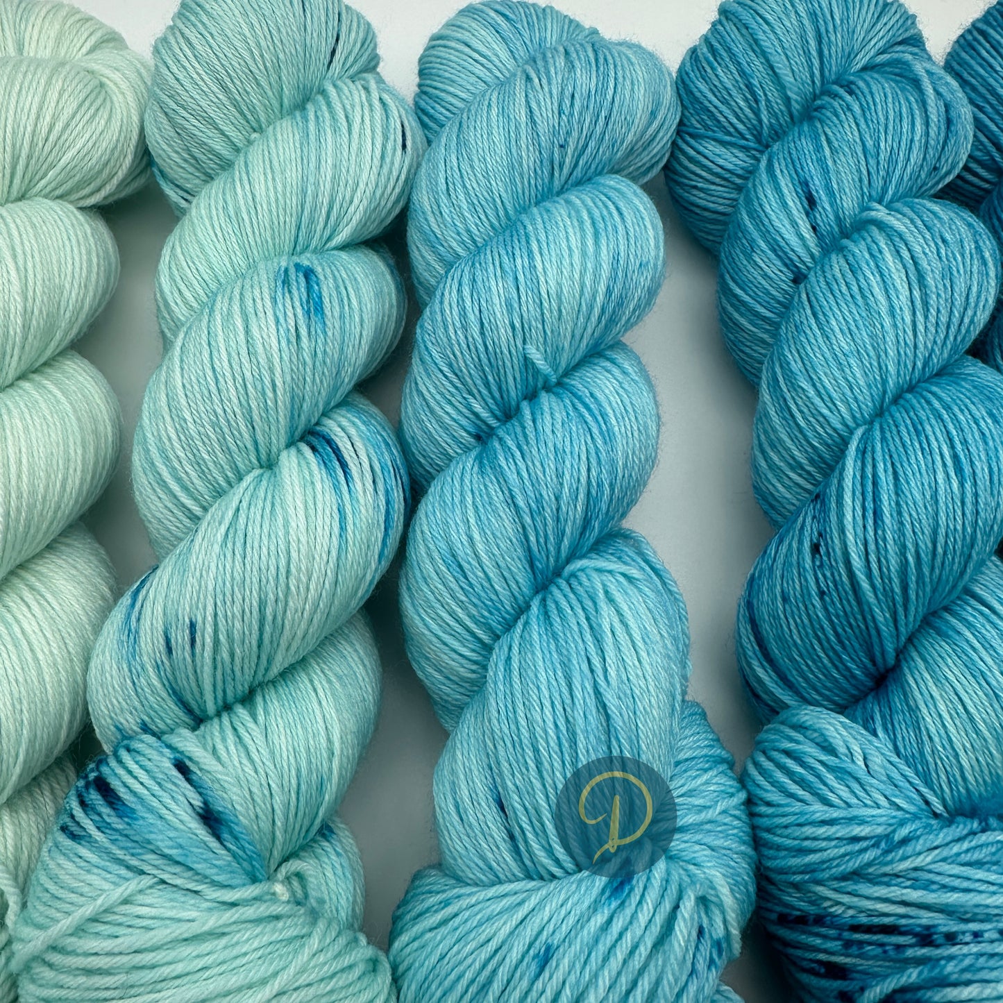 Fade Set, handgefärbte Wolle, 4-fach, 6 Stränge x 100g, Nr. F2
