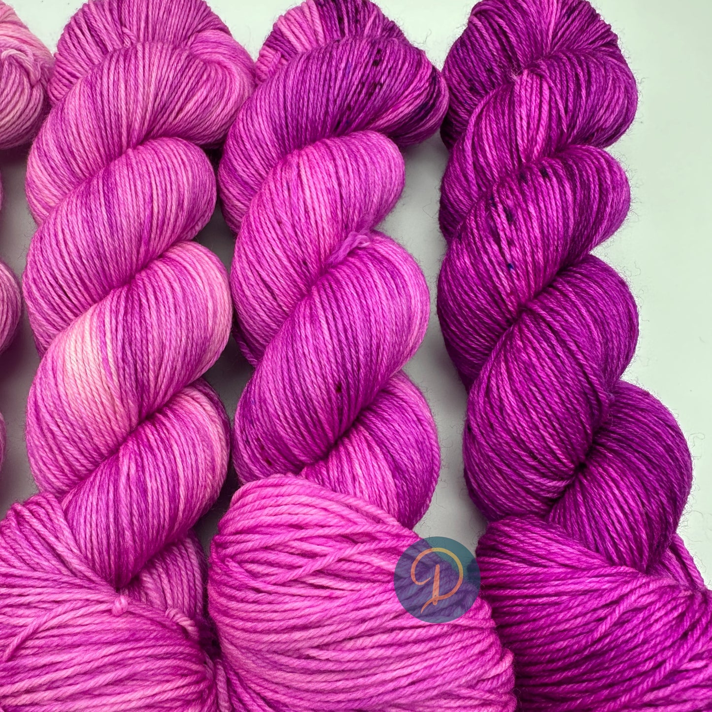 Fade Set, Handgefärbte Wolle, 4-fach, 6 Stränge x 100g - F1