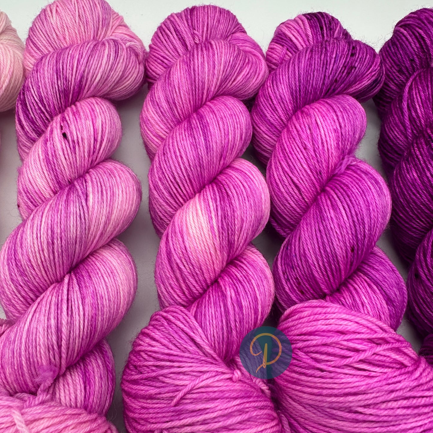 Fade Set, Handgefärbte Wolle, 4-fach, 6 Stränge x 100g - F1