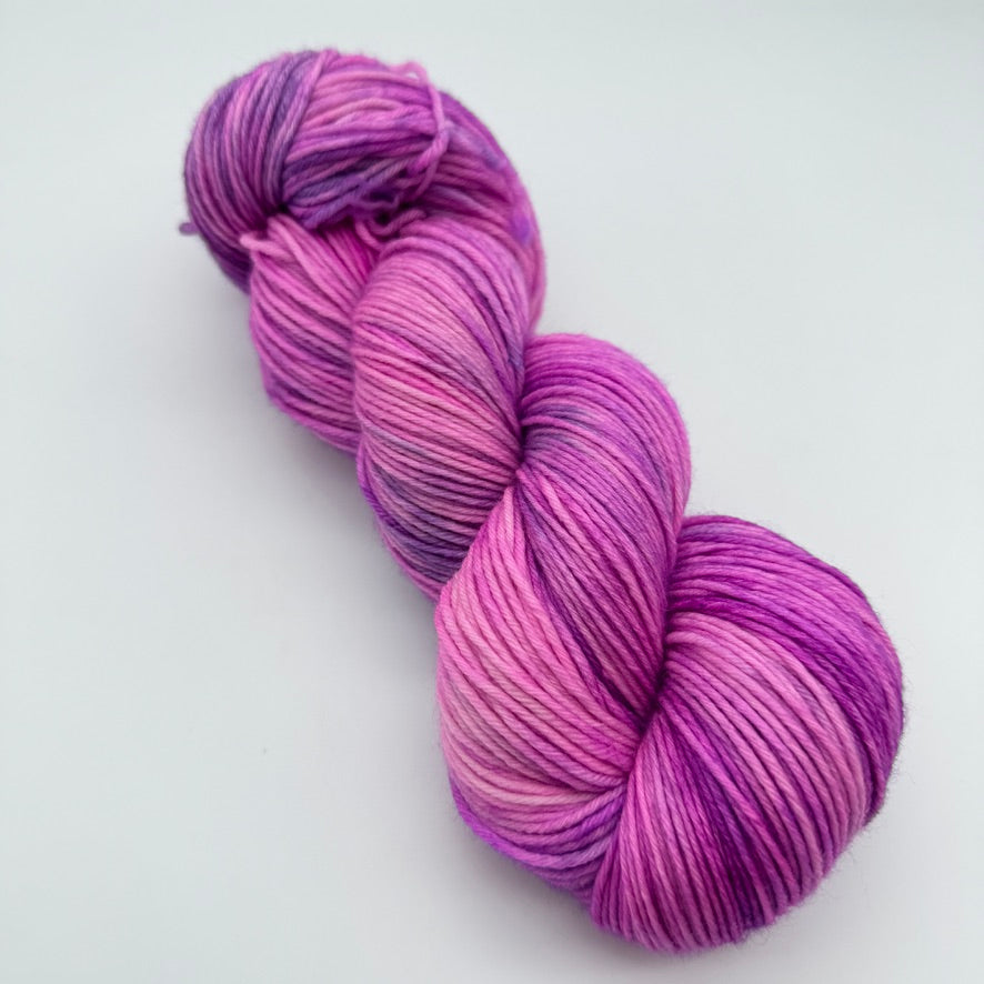 Momentfarbe Nr. 2M – Handgefärbte Sockenwolle 6-fach, 150 g Unikat