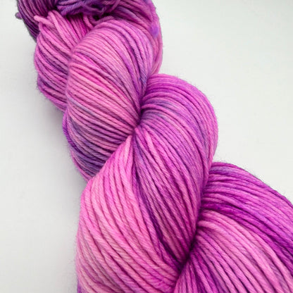 Momentfarbe Nr. 2M – Handgefärbte Sockenwolle 6-fach, 150 g Unikat