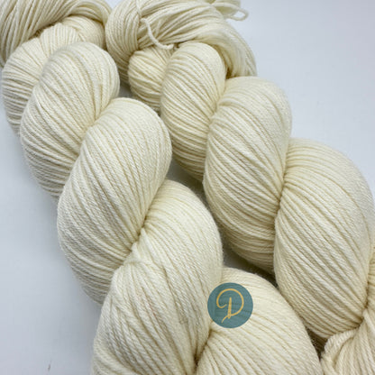 Handgefärbte Sockenwolle,  4-fach Wolle, 100 g, Nr. 0A *Ungefärbt*