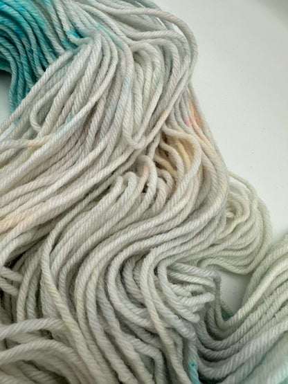 Unperfekte Schönheit Nr. 15B – Handgefärbte Sockenwolle 6-fach, 150 g Sonderpreis