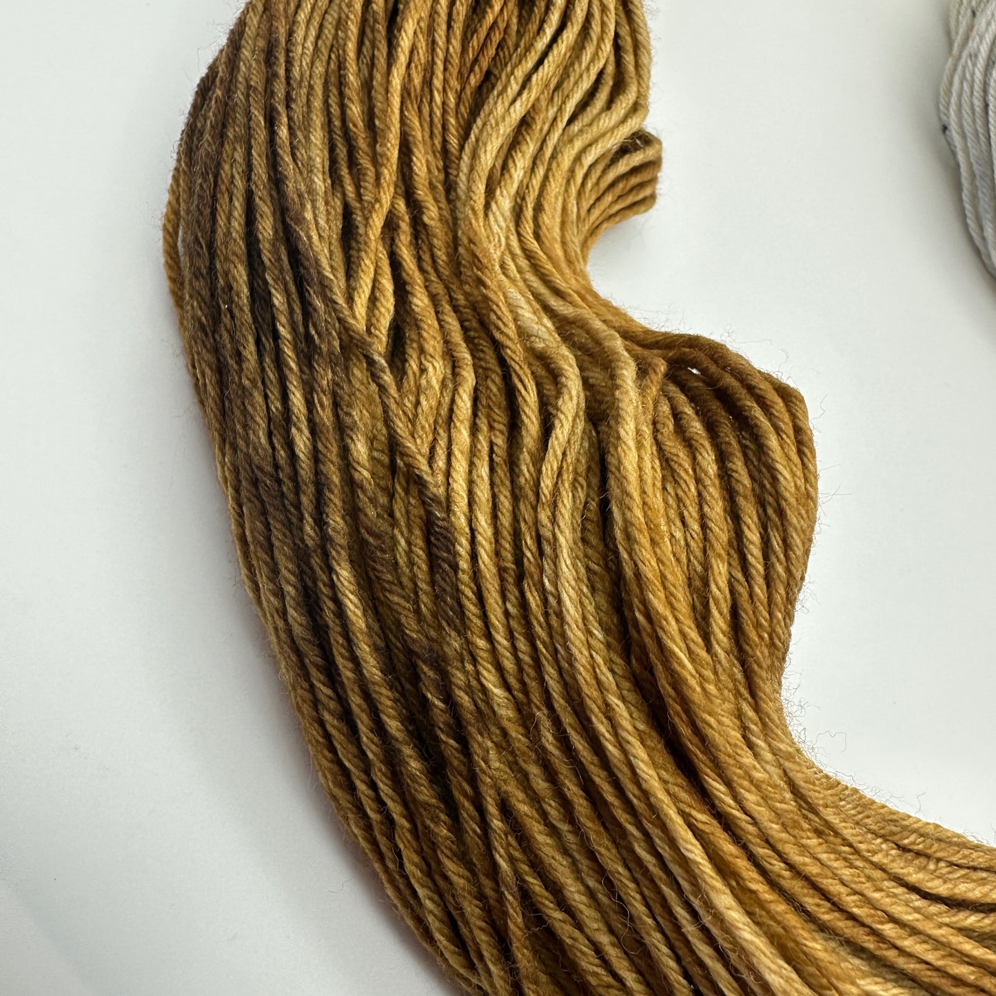 Unperfekte Schönheit Nr. 628 – Handgefärbte Sockenwolle 6-fach, 150 g Sonderpreis
