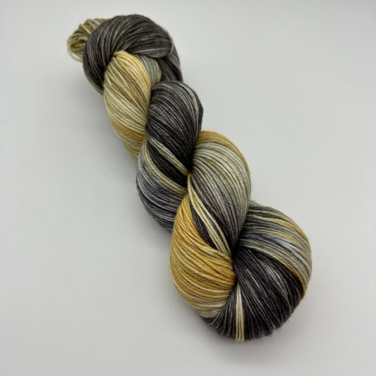 Unperfekte Schönheit Nr. 640 – Handgefärbte Sockenwolle 6-fach, 150 g Sonderpreis