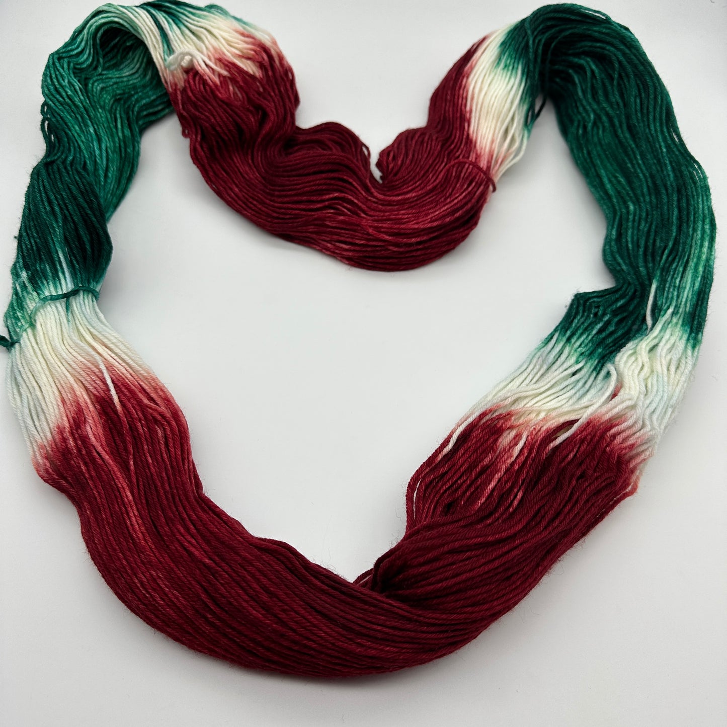 Unperfekte Schönheit Nr. 11B – Handgefärbte Sockenwolle 6-fach, 150 g Sonderpreis