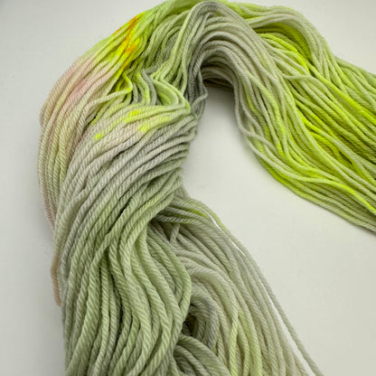 Unperfekte Schönheit Nr. 27A – Handgefärbte Sockenwolle 4-fach, 100 g Sonderpreis