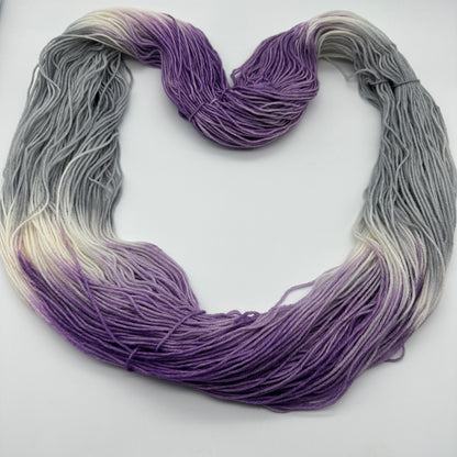 Handgefärbte Sockenwolle,  wildernde 4-fach Wolle, 100 g, Nr. 95