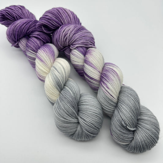 Handgefärbte Sockenwolle,  wildernde 4-fach Wolle, 100 g, Nr. 95
