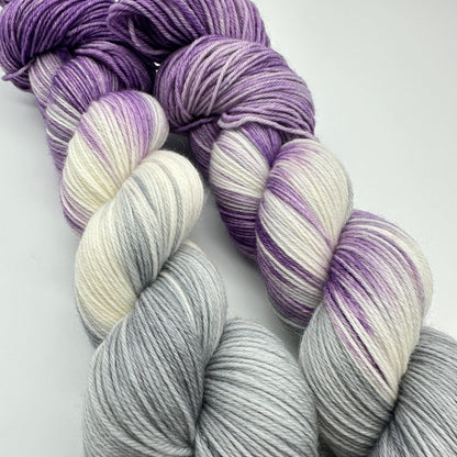 Handgefärbte Sockenwolle,  wildernde 4-fach Wolle, 100 g, Nr. 95