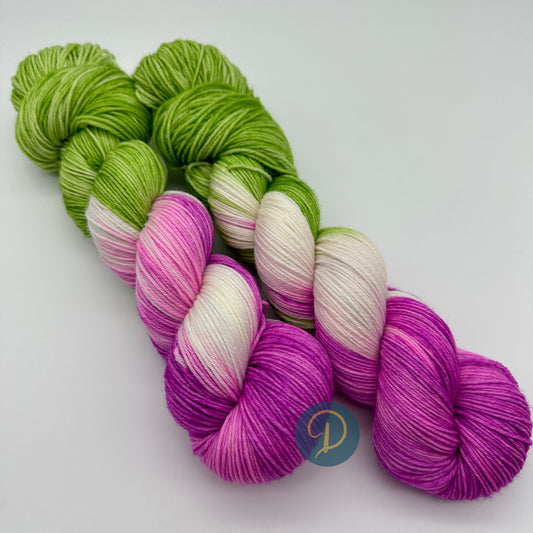 Handgefärbte Sockenwolle,  wildernde 4-fach Wolle, 100 g, Nr. 81