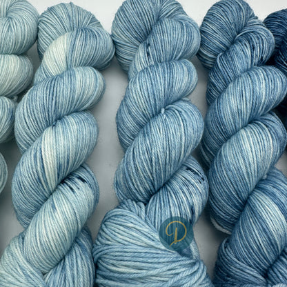 Fade Set 4-fach, handgefärbte Wolle, 6 Stränge x 100g, Nr. F8