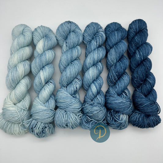 Fade Set 4-fach, handgefärbte Wolle, 6 Stränge x 100g, Nr. F8
