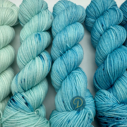 Fade Set, handgefärbte Wolle, 4-fach, 6 Stränge x 100g, Nr. F2