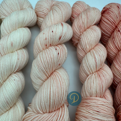 Fade Set 4-fach, handgefärbte Wolle, 6 Stränge x 100g, Nr. F7