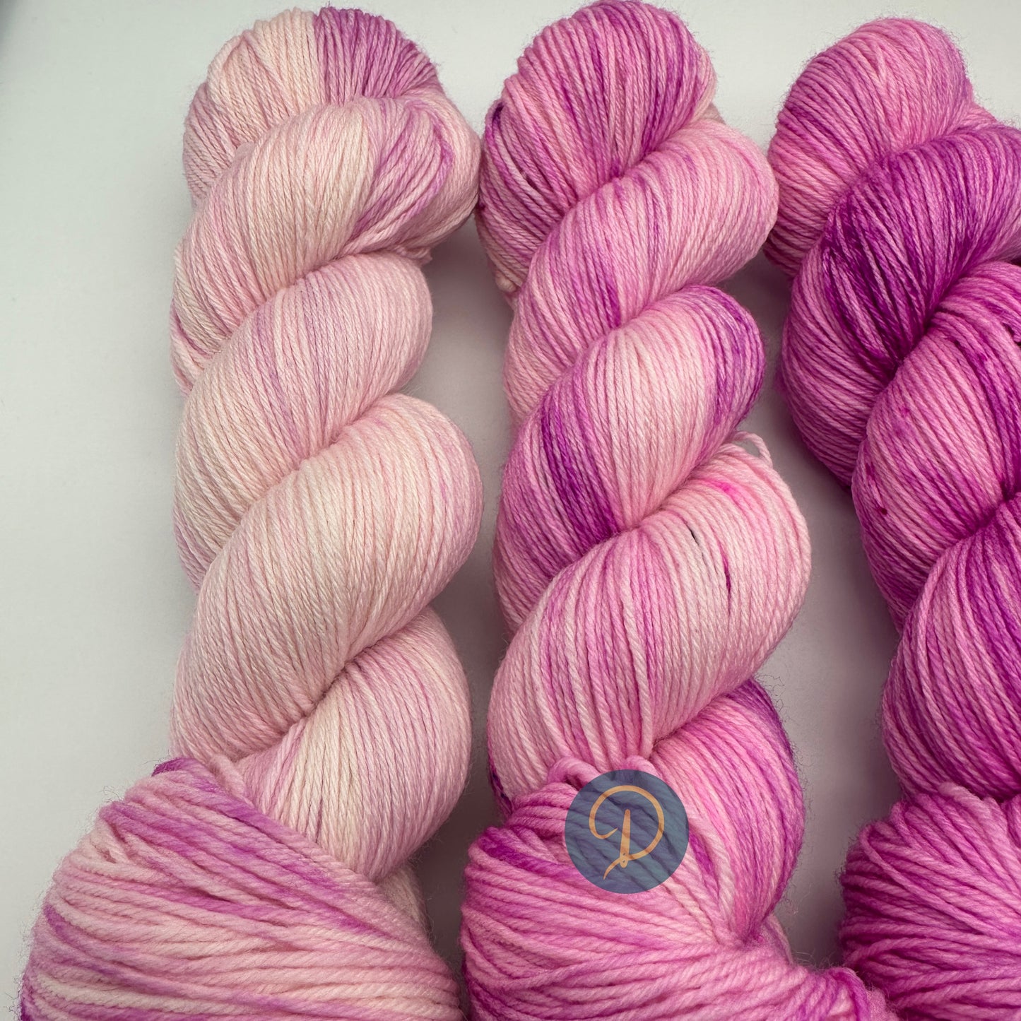 Fade Set, Handgefärbte Wolle, 4-fach, 6 Stränge x 100g - F1